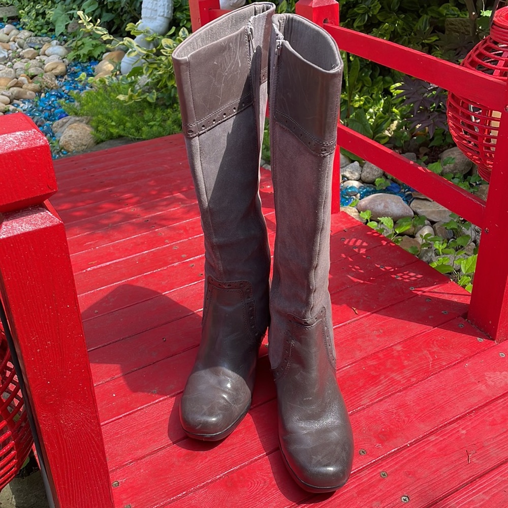 Rarely worn Clarks Knee Boots in Grey Suede